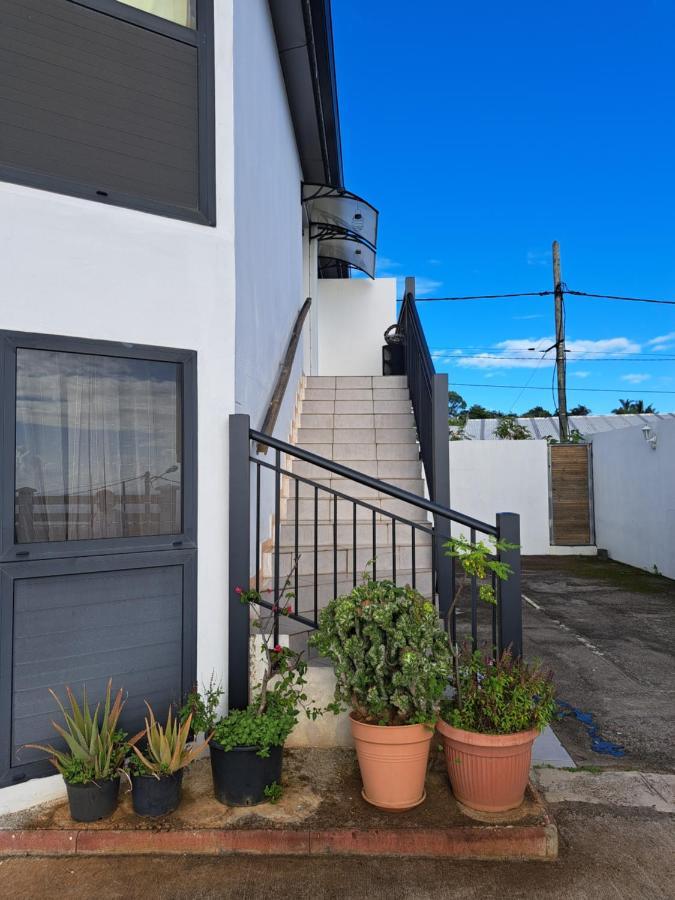 サン＝ドニAppart A La Res Andy Accueillant 1 A 5 Pers Arrive Autonome , 2 Places De Parking Dans La Cour Devant La Maisonアパートメント エクステリア 写真