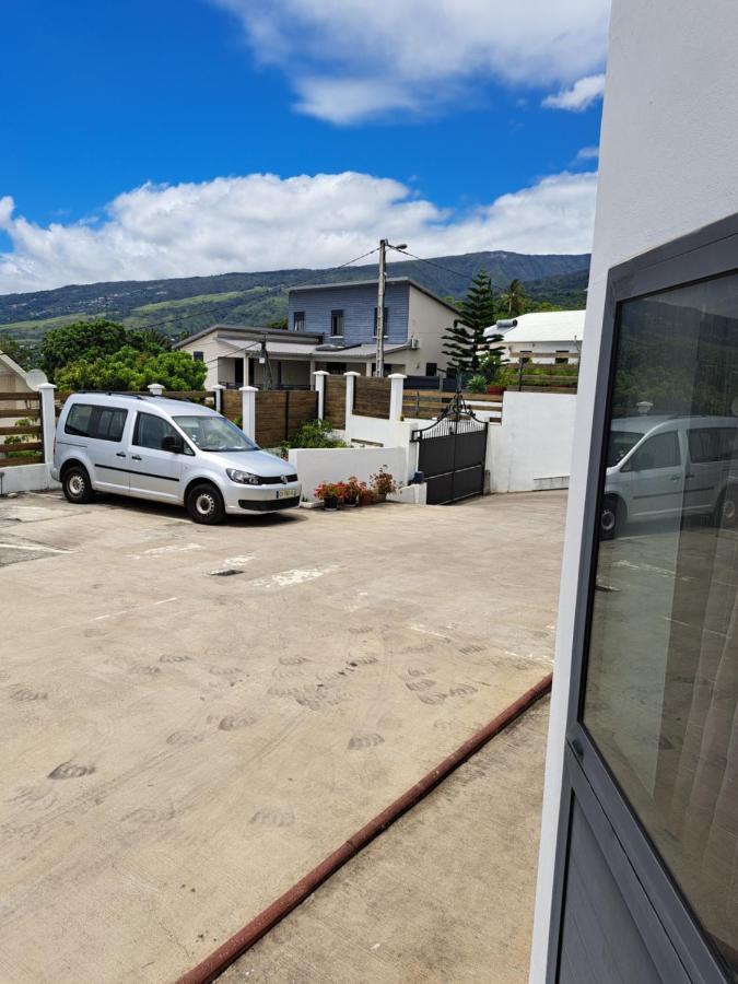 サン＝ドニAppart A La Res Andy Accueillant 1 A 5 Pers Arrive Autonome , 2 Places De Parking Dans La Cour Devant La Maisonアパートメント エクステリア 写真