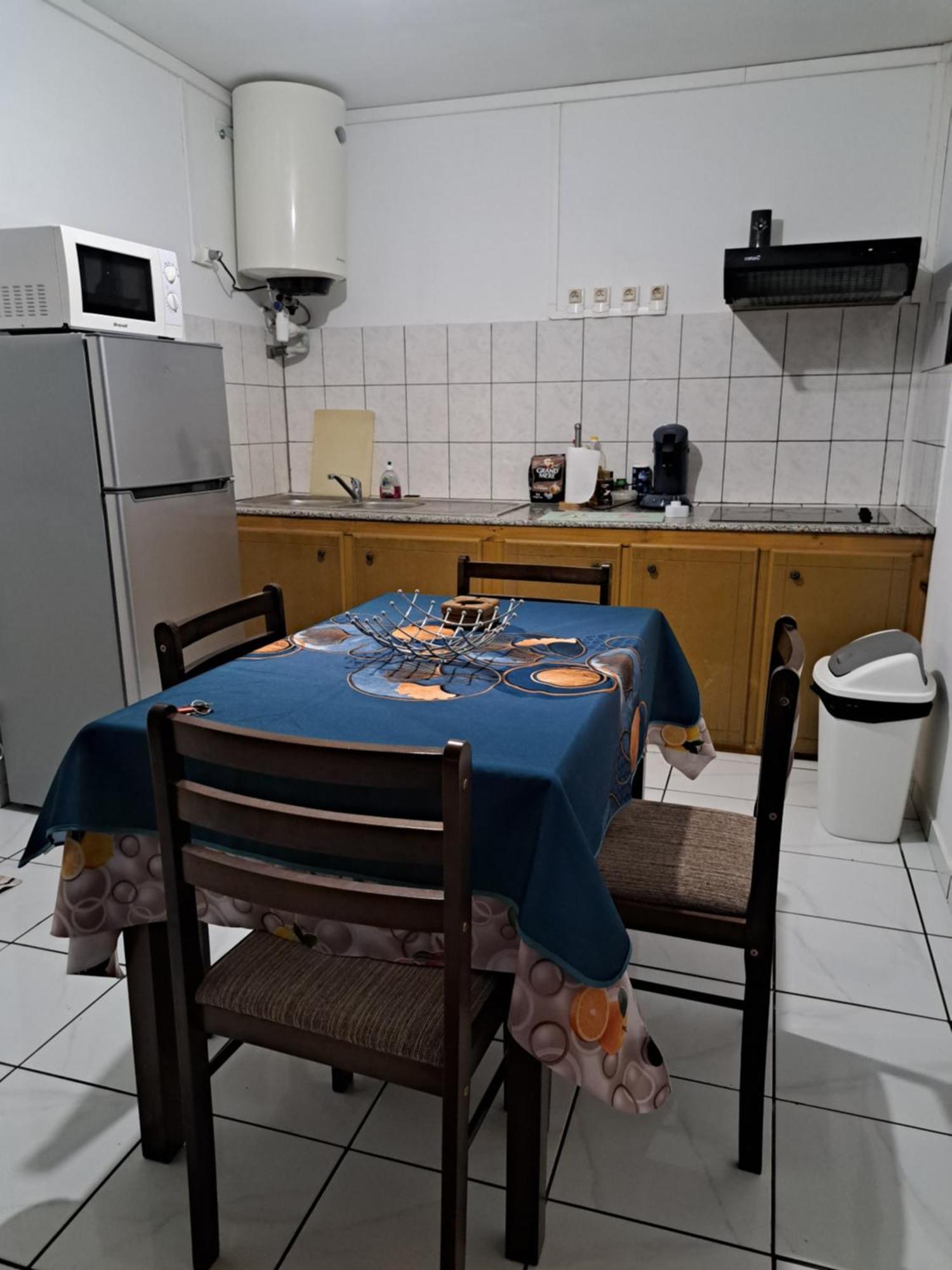 サン＝ドニAppart A La Res Andy Accueillant 1 A 5 Pers Arrive Autonome , 2 Places De Parking Dans La Cour Devant La Maisonアパートメント エクステリア 写真